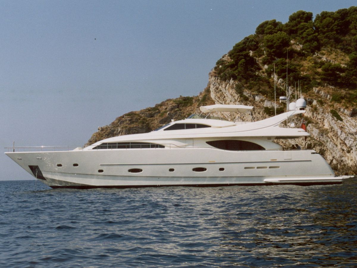 Ferretti 94 Custom Line