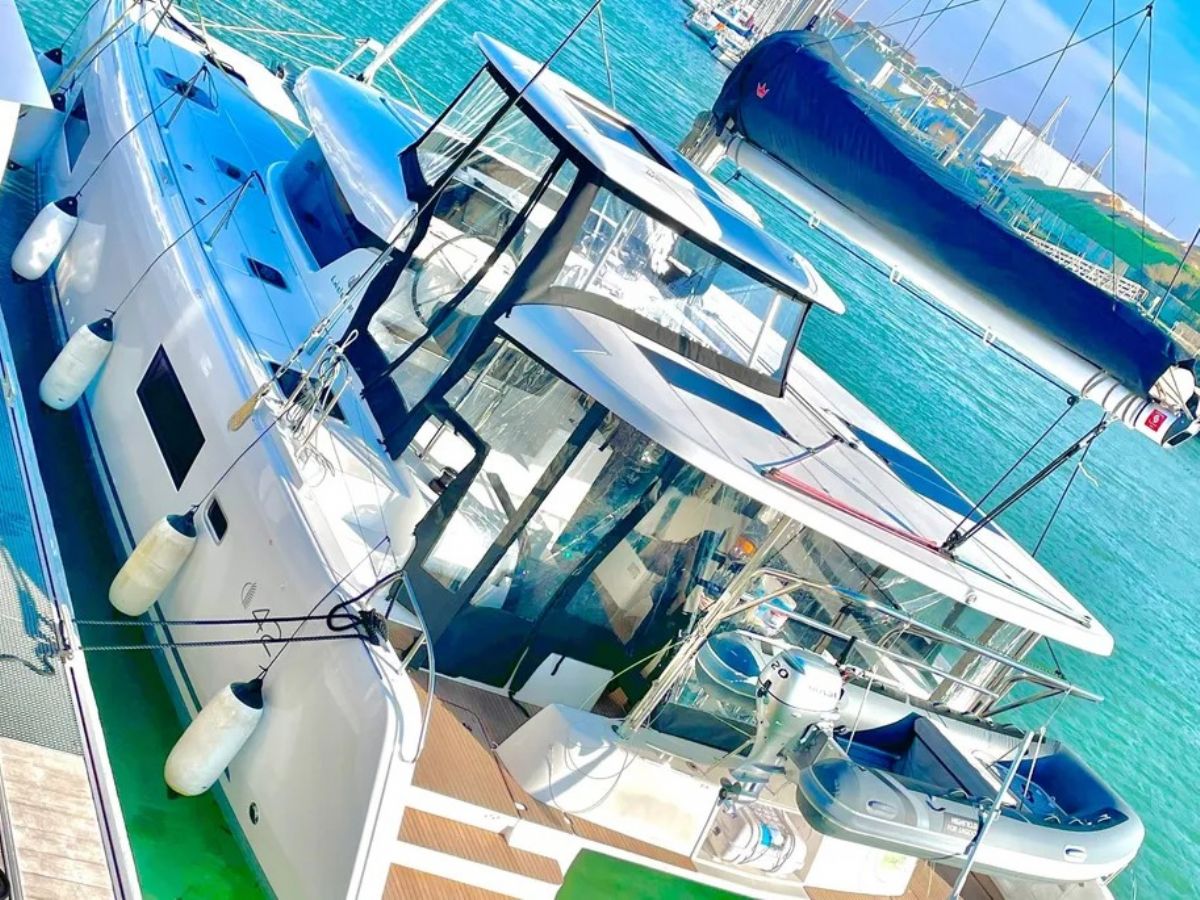 Lagoon 42, Motor Yacht